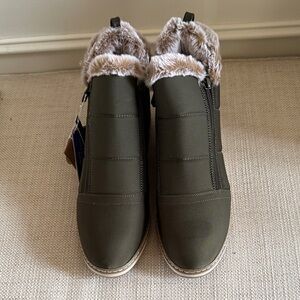 NWT White Mountain Army Green Fur-Lined Boots Women’s Size 11